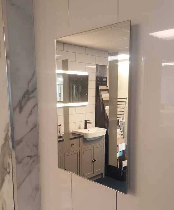 Thornton Illuminated Bathroom Mirror - 600X400 LED Vanity Mirror with Battery Power - Croydex 6 Thornton Illuminated Bathroom Mirror - 600X400 LED Vanity Mirror with Battery Power - Croydex - Image 4