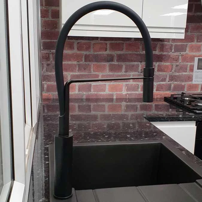 Jeroni Chef Matt Black Pull Out Kitchen Mixer Tap - High-Quality Francis Comap Design 4 Jeroni Chef Matt Black Pull Out Kitchen Mixer Tap - High-Quality Francis Comap Design - Image 2